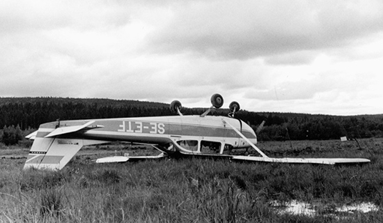 SE-ETF efter haveri på Mellansels flygplats 1975-06-16.  Foto: Sören Jonsson via Alf Johansson.