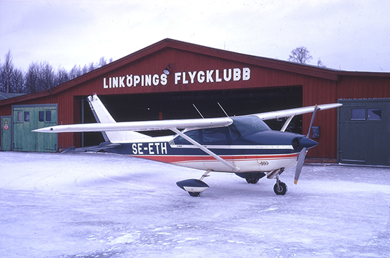 SE-ETH på Saab-fältet, Linköping. Foto via Linköpings FK.