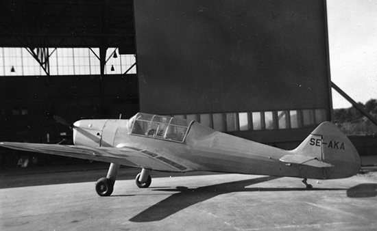 SE-AKA på Torslanda utanför Hangar 2 <br />Foto: Henry Hellberg. Det var Henry som byggde huven!