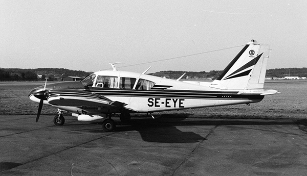 SE-EYE utanför Blå Hangaren, Torslanda 1973-1974. Flygplanet användes av Volvo AB, under denna tid. <br />Foto Åke Olofsson