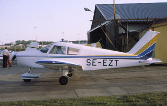 SE-EZT i Halmstad 1992. I flygplanet sitter Lennart Månsson. Foto: Sven-Erik Jönsson