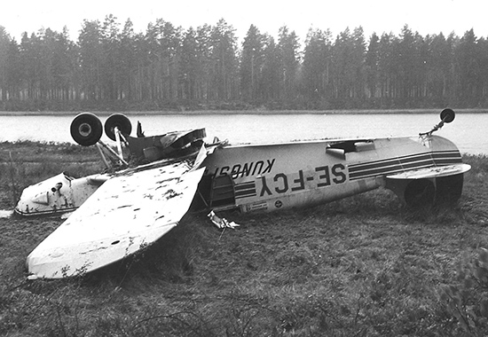 SE-FCY efter haveri vid Ullriksberg 1976-07-21. Foto vid Lars E Lundin