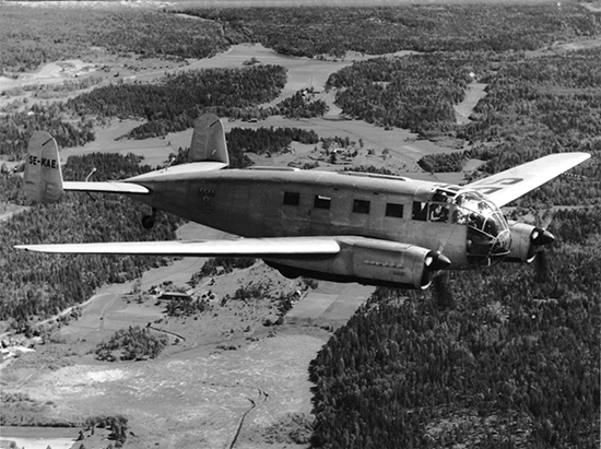 SE-KAE över norra Uppland den 11 juni 1956 vid flygning Norrtälje - F 21 Luleå.<br />Pilot: Lars Dahl, kameraoperatör: Bertil Fagerlund och mekaniker Iwán Norrman.