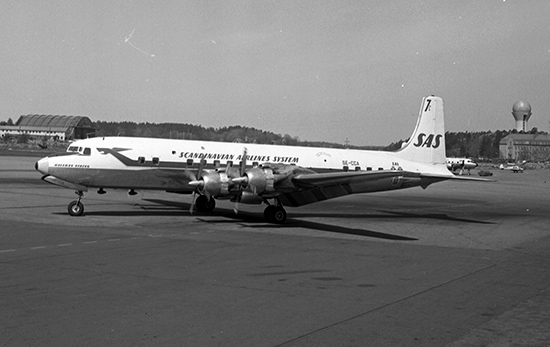 SE-CCA taxar ut på Bromma 1965-05-24. Foto donerat av Ulf Essén, Sundbyberg.