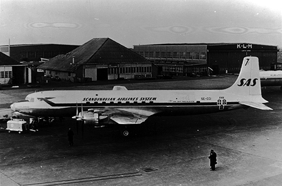 SE-CCI på Schiphol, Amsterdam någon gång 1962-1966. <br />Foto genom Nils-Olof Andersson