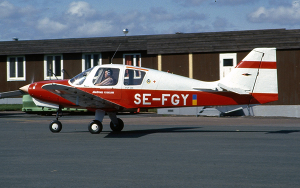 SE-FGY utanför klubblokalen på Axamo, Jönköping 1981. Foto: Freddy Stenbom