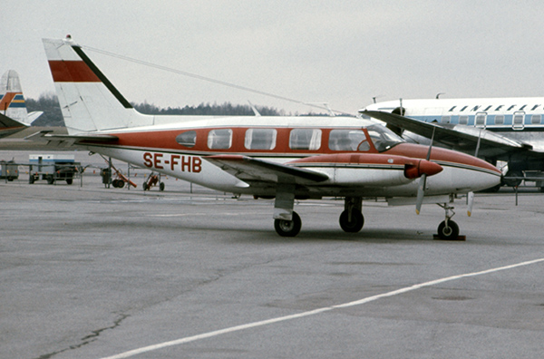 SE-FHB på Bromma 1977-04-17. Foto: Freddy Stenbom