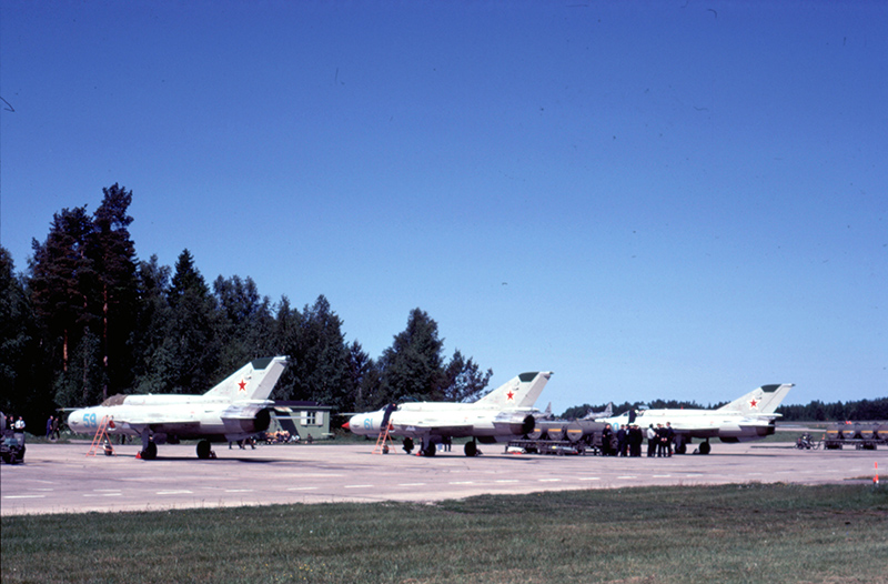 Närmast MiG 21 märkt 59, därefter 61 och 60.