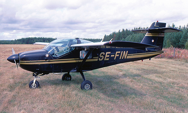 SE-FIN på Flugeby, Karlsborg 1982-09-02. <br />Detta flygplan byggdes ett år senare om med kolfibervingar och fick beteckningen MFI-18. <br />Foto ur Freddy Stenboms donerade samling, foto: Michael Magnusson.