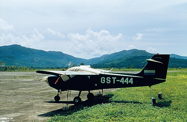 GST-444, fd. SE-FIZ fotograferad i Sierra Leone på 1970-talet. Foto ur Freddy Stenboms donerade samling.