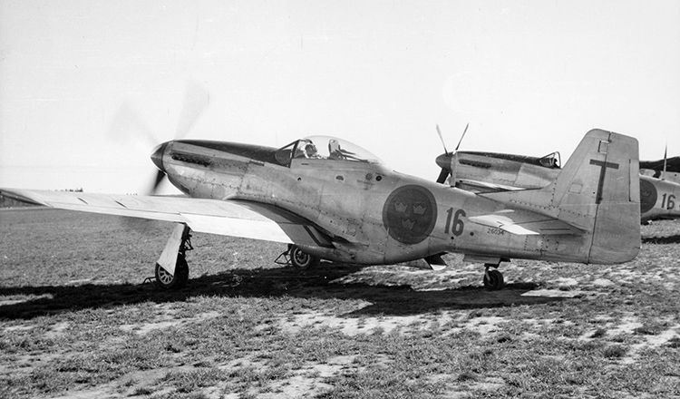 26034 märkt F 16 - blå T