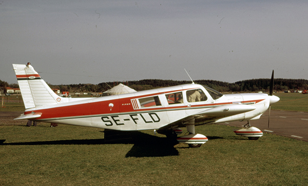 SE-FLD vid flygdag på Säve 1974-05-05 arrangerad av Göteborgs FSK/SMK-Göteborg. <br />Foto: Leif Fredin