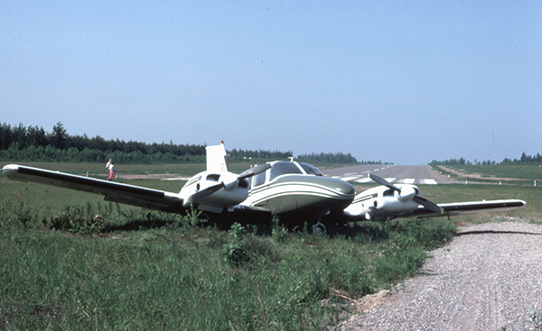 SE-GAO efter haveri på Västervik 1977-06-12. Pluslandning. Foto: Lars E Lundin.