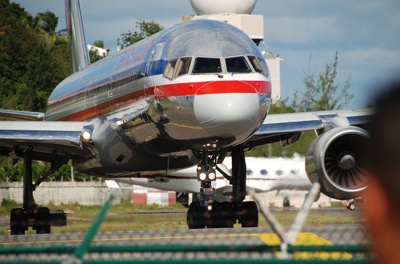 American Airlines Boeing 757-200 taxar ut till start den 19 december 2014.