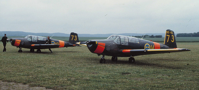 Till vänster Sk 50 med FV-nr 50048 med kod F 10-73, till höger SE-IGL märkt F 14-73, <br />fotograferad i Halmstad 1984. Foto: Sven-Erik Jönsson