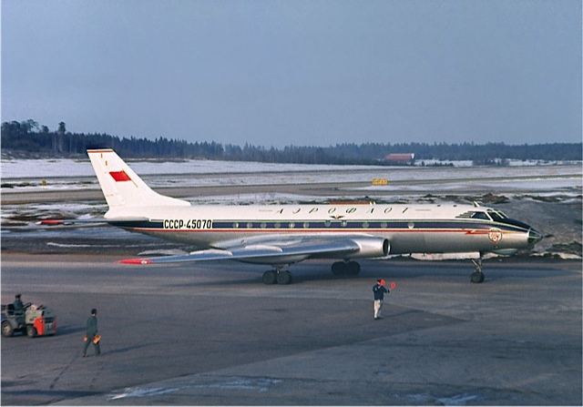 Aeroflot_Tupolev_Tu-124_at_Arlanda,_April_1966.jpg