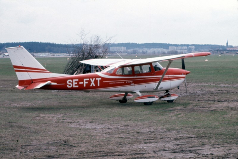 SE-FXT på Norrköping-Kungsängen 1977-04-30. Foto ur Freddy Stenboms donerade samling.