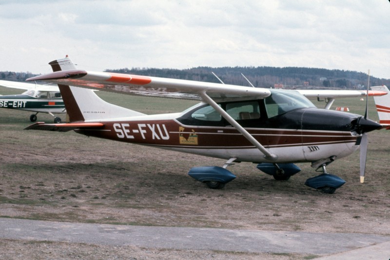 SE-FXU på Norrköping-Kungsängen 1977-04-30. Foto ur Freddy Stenboms donerade samling.