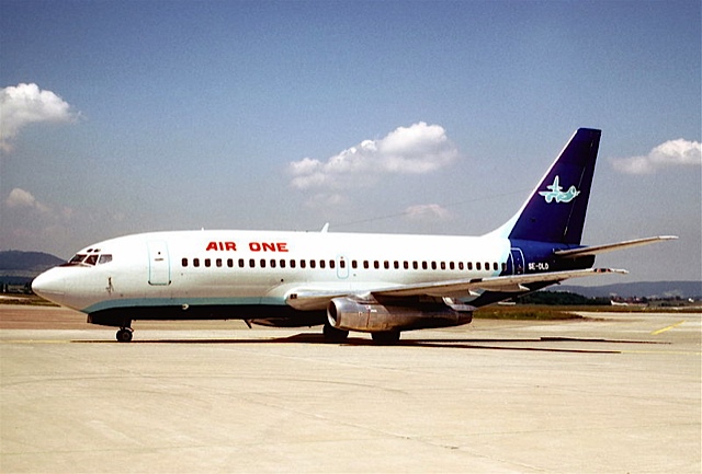 800px-Air_One_Boeing_737-205; _SE-DLD,_July_1994_DVC_(5288578864).jpg