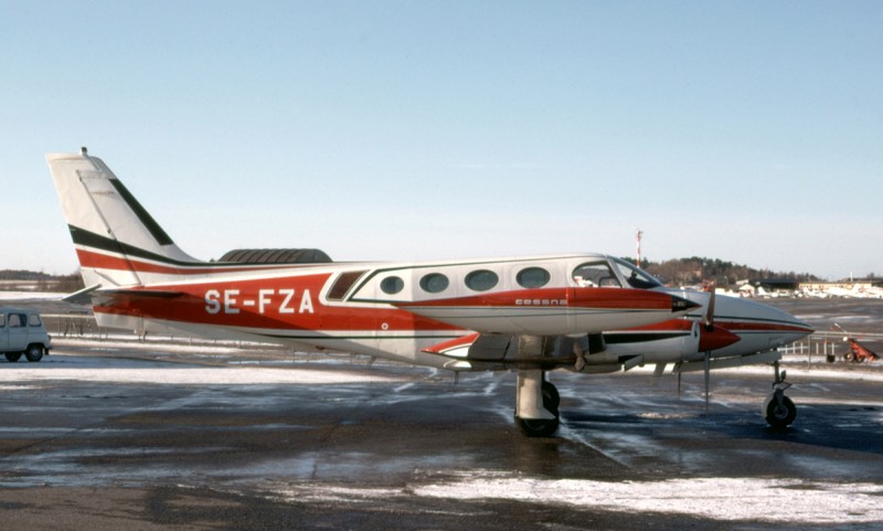 SE-FZA på Bromma vintern 1975.  Foto ur Freddy Stenboms donerade samling.