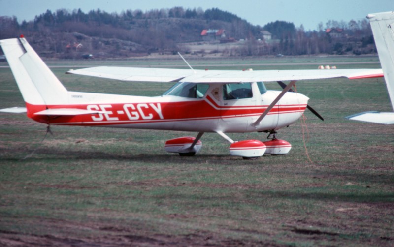 SE-GCY på Norrköping-Kungsängen 1977-04-29. Foto ur Freddy Stenboms donerade samling.