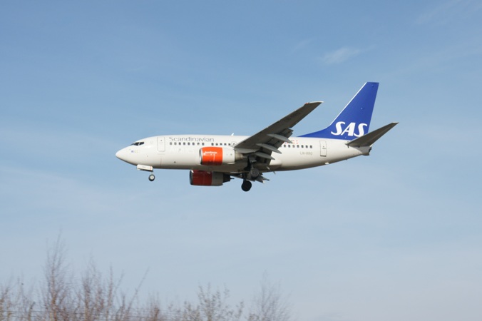 LN-RRO landar på bana 26 på Arlanda. Foto Lennart Berns