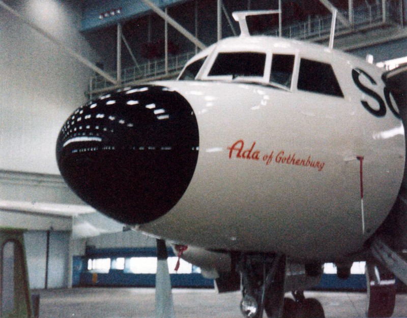 SE-IEY med &quot;Ada of Gothenburg&quot; på nosen, fotograferad 1981-01-18 i hangar på Landvetter. <br />Foto: Nils-Olof Andersson.