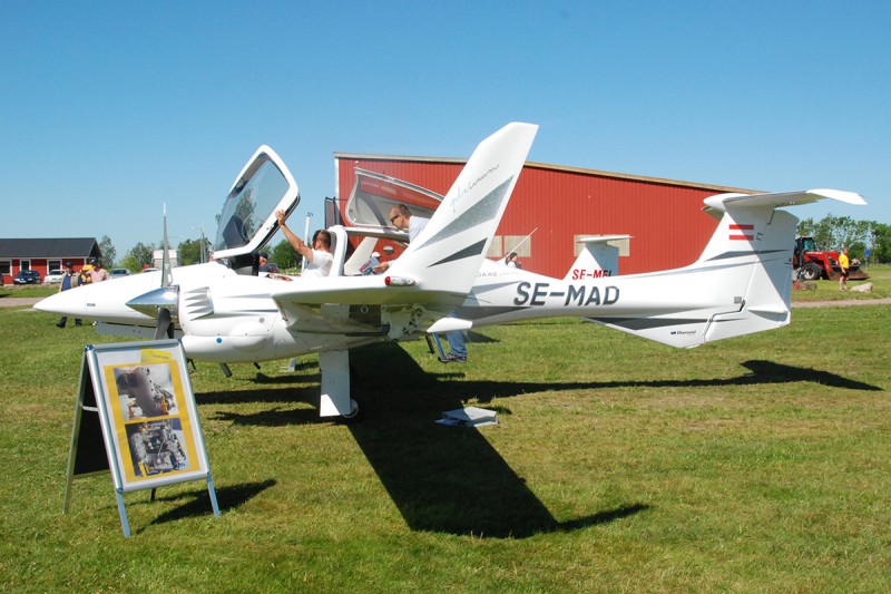 SE-MAD på Eslöv 2011-06-04 vid EAA Fly-in. Foto: Sven-Erik Jönsson