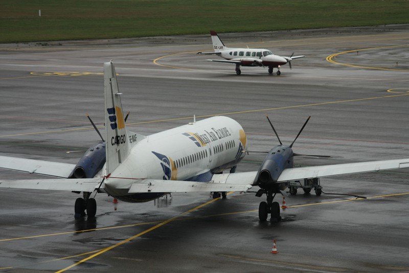 Närmast West Air Sweden:s BAe ATP SE-MAF parkerad och längre bort Terratec:s  Piper PA-31- 350 Chieftain, SE-LVF <br />som taxar in på Gardermoen, Oslo 2013-09-15. Foto: Michael Sanz.