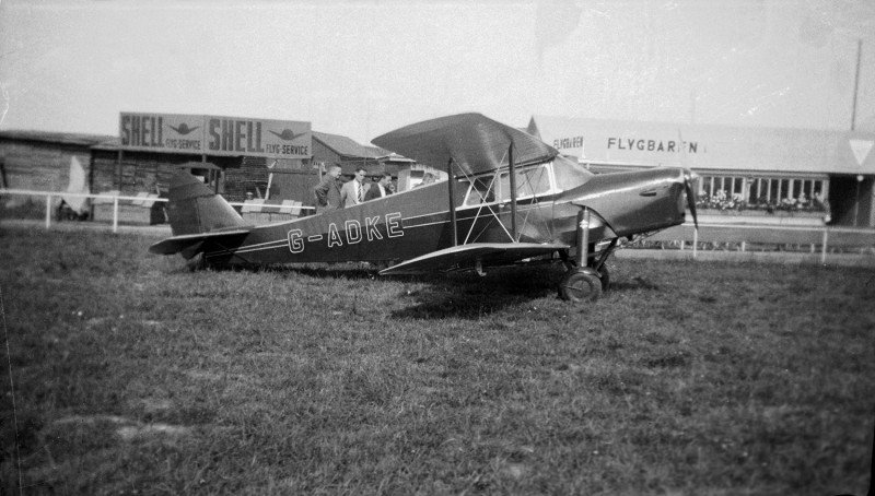 Årtalet kan vara omkring 1936 gissar jag. Finns det bättre förslag på tiden, så är även det välkommet.