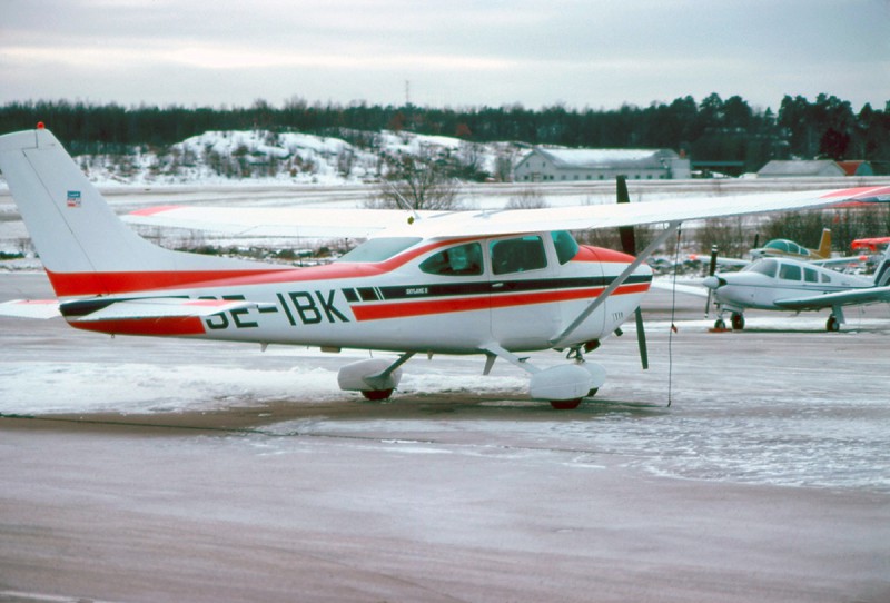 SE-IBK på Bromma januari 1981. Foto ur Freddy Stenboms donerade samling.