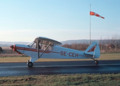 SE-CEH på Skövde flygfält nov 1979