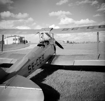 SE-CGB på Gustavsvik flygfält vid Örebro 1958 eller 1959.