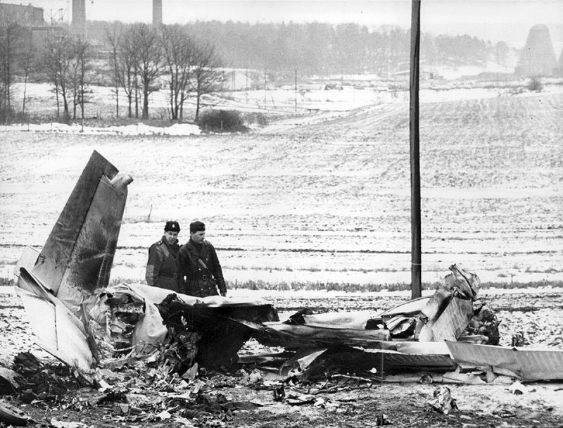 Bild nr 002-1145698. På fotobaksida står noterat 1965 Järfälla.