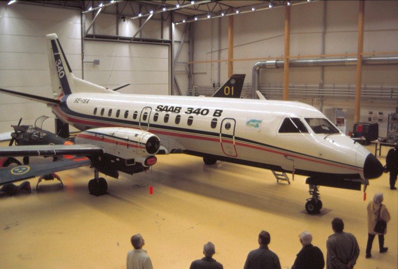 SE-ISA i Gripenskolans hangar på Skavsta, Nyköping 1999-04-25. Foto: Sven-Erik Jönsson