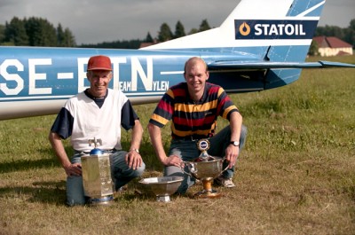 T.v. Arne Nylén som vann totalt, t.h. sonen Johan Nylén navigations momentet i NM 1996.