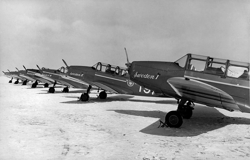 Flygplanet märkt &quot;Sweden II&quot; har nr 191. Övriga flygplans identiteter okända.