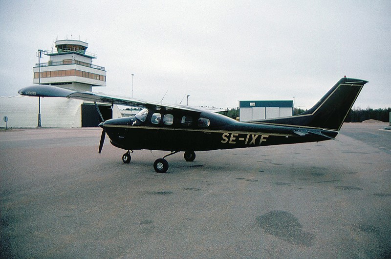 SE-IXF på Gävle 1992-12-10 efter leveransflygning från Halmstad efter reparation. Foto: Sven-Erik Jönsson