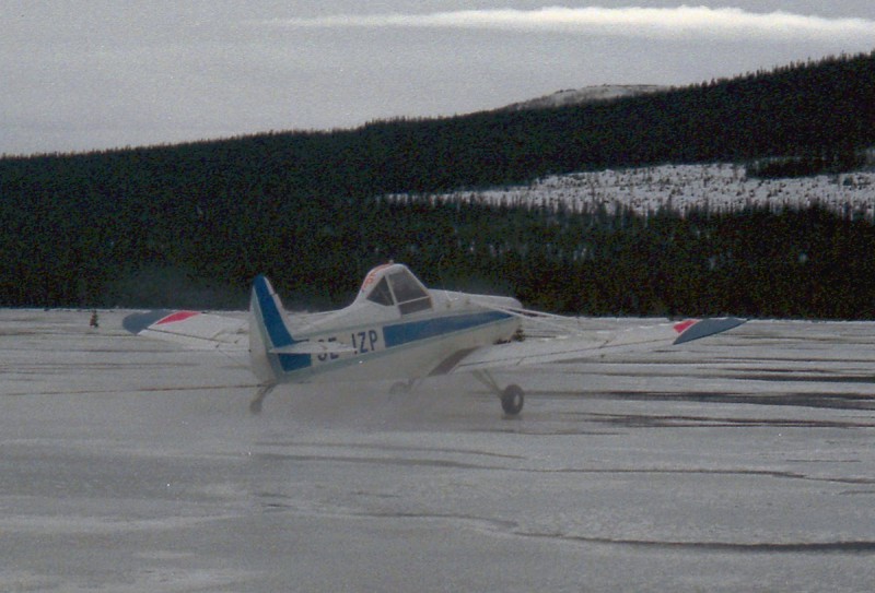 SE-IZP på Ottsjöns is 2003. Foto: Uldis Sisins