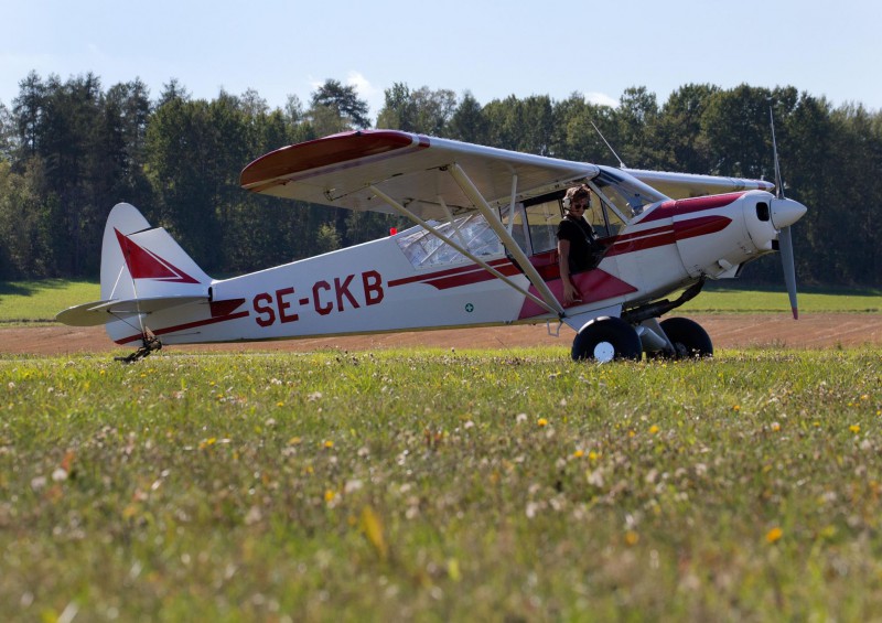 SE-CKB i väntan på nästa segelflygbogsering 10/9 2016 på Vängsö<br /> Foto Dmitrij Karpenko