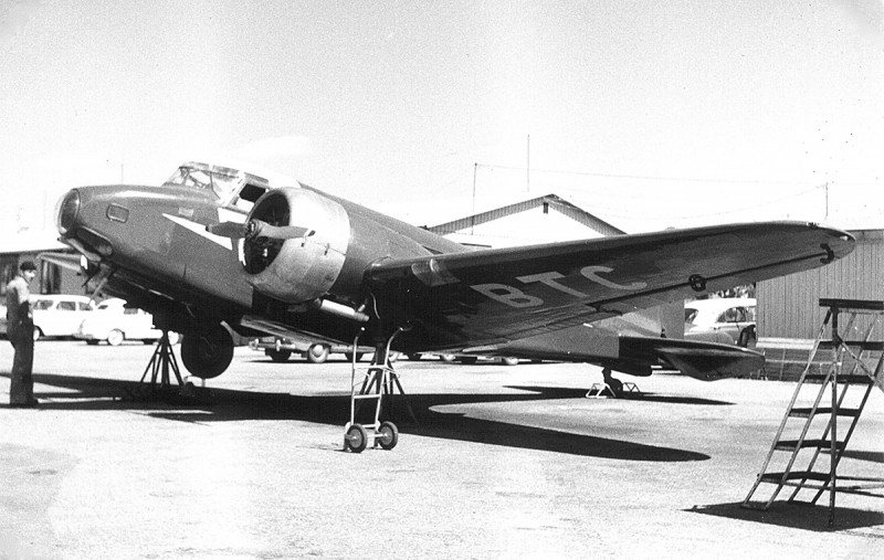 SE-BTC på Bromma. 1956 modifierades fpl med glaskupolen <br />i nosen för flygfoto. Foto: Sten Erik Molker