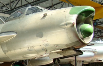 MiG-17s mittplacerade radom. Foto LB